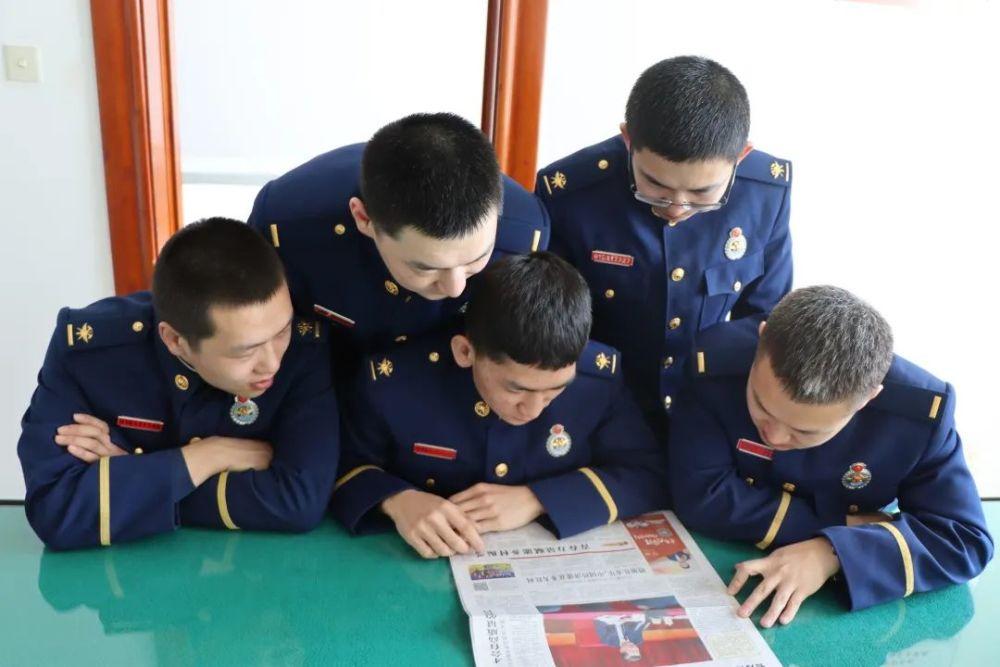 逃离棕榈树森林